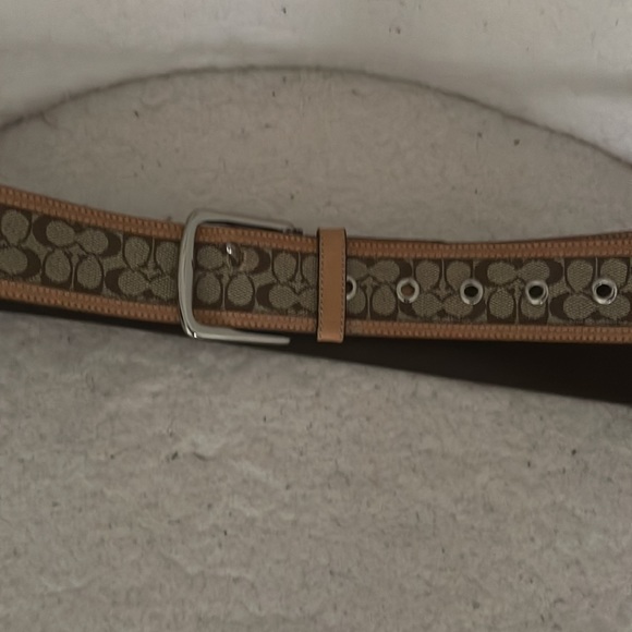 Cute authentic belt too match your coach ensemble - Picture 6 of 6